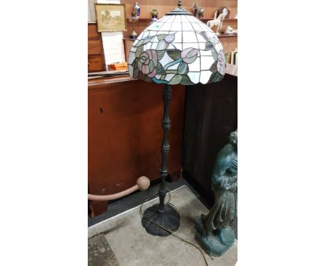 TIFFANY STYLE LAMP AND SHADE 