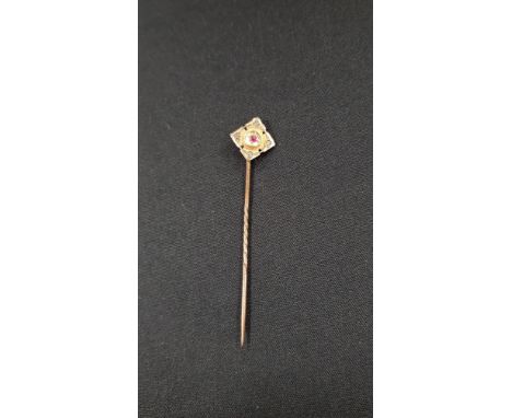 VICTORIAN 9 CARAT GOLD AND RUBY TIE/HAT PIN