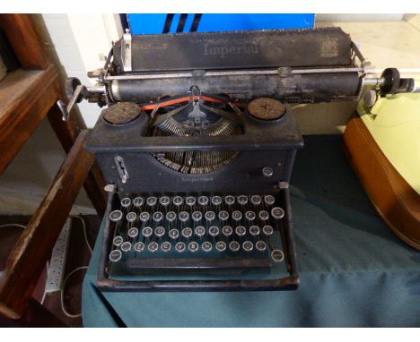 An Early 20th Century Imperial Manual Typewriter 