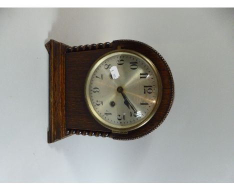An Edwardian Dome Topped Oak Mantle Clock with Barley Twist Pilasters, 27cm high 