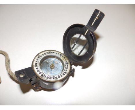A WWII prismatic field compass – TG Co Ltd, London No. B40639 – glass cracked