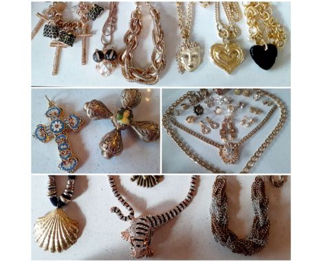 A quantity of mainly late 20th Century gold tone dress rings, brooches, necklaces, chains and clip-on earrings to include a p