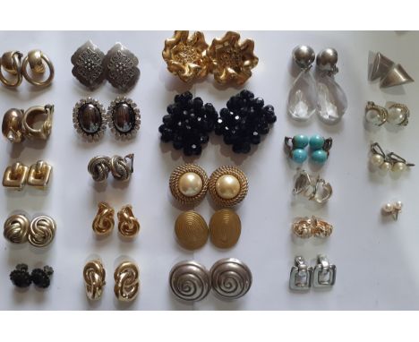 A quantity of late 20th Century clip-on earrings to include a pair of 14ct gold pearl earrings, Sodini Bijoux gold tone knot 