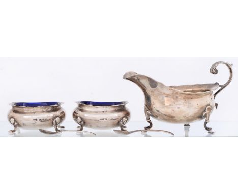 A Victorian silver sauce boat, on three hoof feet, 13.5cm l, by D &amp; J Wellby, London 1895 and a pair of Edward VII silver