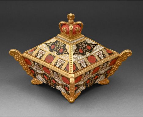 An Abbeydale bone china Chrysanthemum pattern box and cover, 20th c, on four feet, with crown finial, printed mark