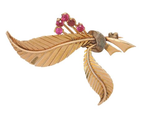 A synthetic ruby and gold leaves brooch, 47mm l, marked K18, 5.9g Good condition