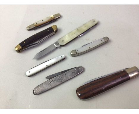 GROUP OF PEN AND FRUIT KNIVES, including an Edwardian silver example, others with mother of pearl and further