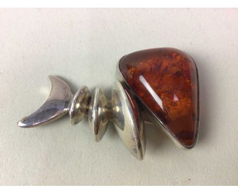 SILVER BROOCH, modelled as a fish, set with amberQty: 17g