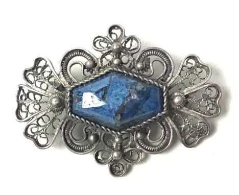 COLLECTION OF SILVER, including a pendant, brooch and furtherQty: 74g