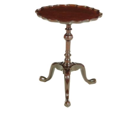 A small George II red walnut tripod table / kettle stand, the circular fixed top with a serpentine moulded  edge on an invert