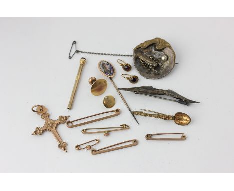 A group of gold items, 15.3g gross, a gilt metal spoon, an enamel stick, and two silver brooches