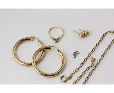 A diamond single stone ring in 18ct gold, a pair of 9ct gold hoop earrings, a bracelet, and ear studs, 11.5g gross