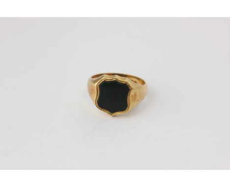 An 18ct gold and bloodstone signet ring, 8.6g gross