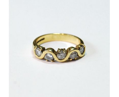 18ct gold five-stone ring with brilliants in a zigzag, size M, 4.9g. 