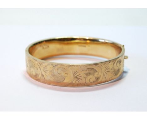 9ct gold hinged bangle, half engraved, 21g.