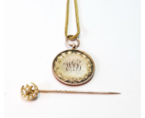 9ct gold disc pendant with necklet and a scarf pin with pearls.