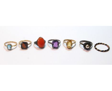 Garnet ring, probably 9ct gold, another, citrine, and five gold and other rings in an oak ring box.