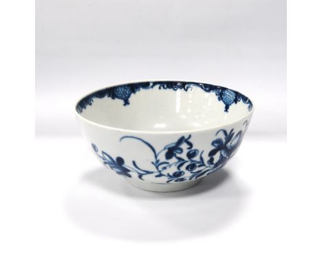 18th century Worcester blue and white porcelain bowl with floral decoration, 15.5cm diameter, underglaze blue crescent mark.