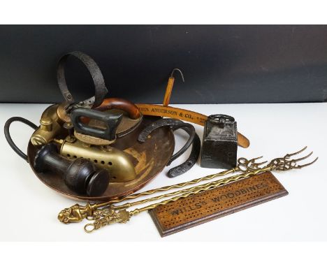 Mixed metalware &amp; collectables to include a twin-handled copper cooking pan (39cm wide), brass servants bell, brass flati