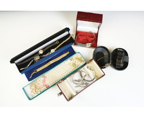 A small collection of watches to include a Rotary example. 
