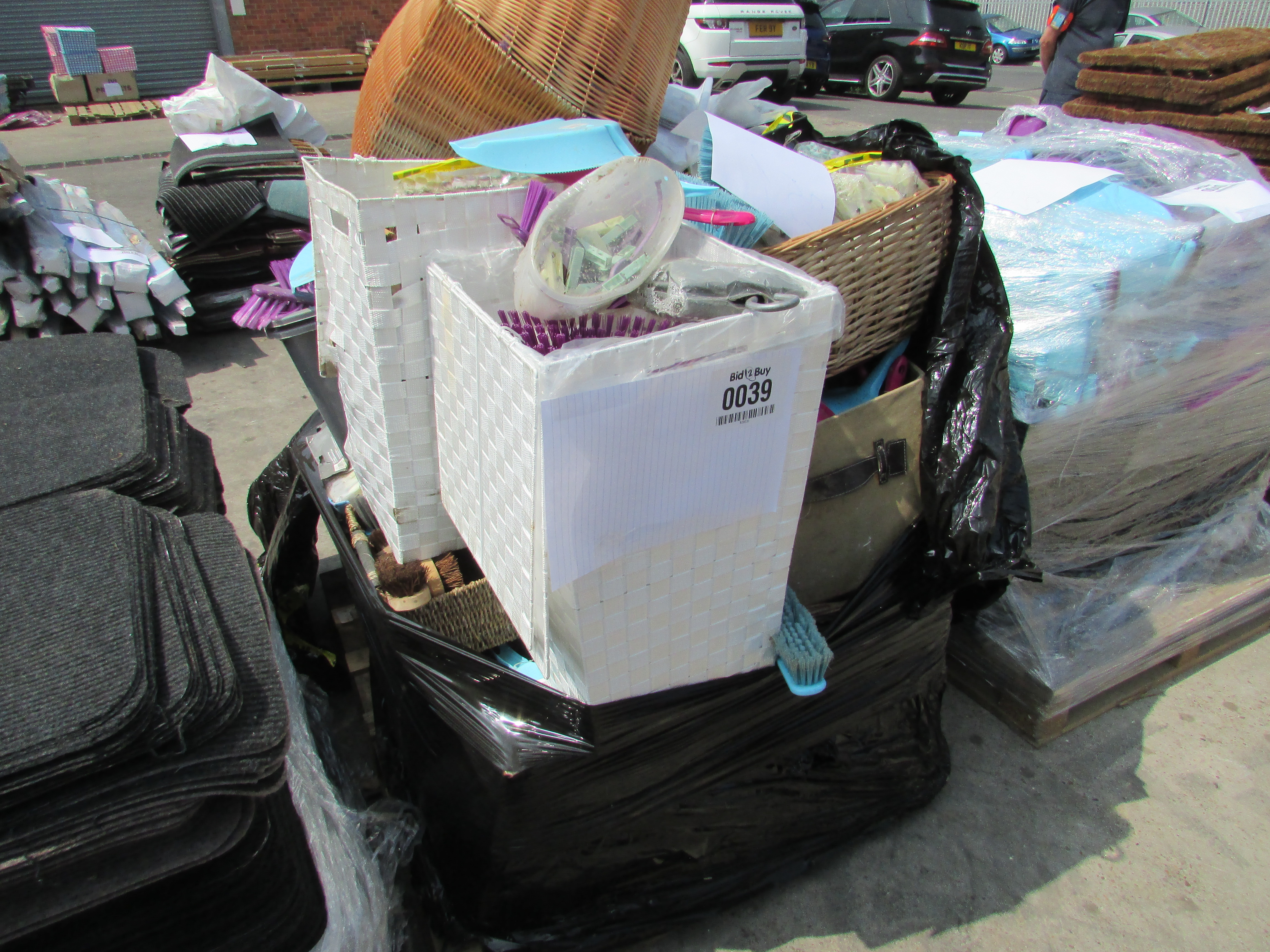 A Pallet Of Various Homewares Inc. Storage Baskets ...