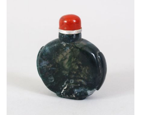 A 19TH / 20TH CENTURY CHINESE JADE / JADE LIKE SNUFF BOTTLE, with moulded sides, red glass stopper, 6.5cm high x 5.6cm wide.