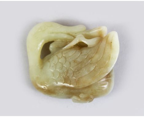 A GOOD 17TH CENTURY STYLE CARVED JADE MODEL OF A DUCK, possibly an early carving, 5cm wide. 4.5cm.