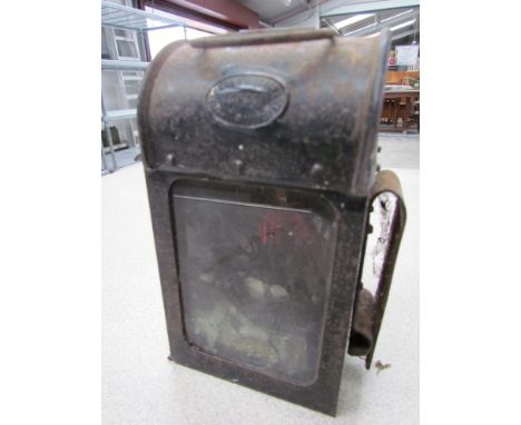 A carriage lamp 