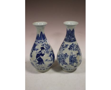 A PAIR OF BLUE AND WHITE CHINESE CERAMIC VASES WITH SIX FIGURE MARKINGS TO THE BASE 
