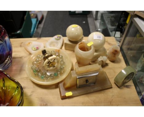 A SELECTION OF ONYX AND MARBLE TO INCLUDE AN ART DECO BAROMETER, NUT DISH, BOOK ENDS ETC (10)