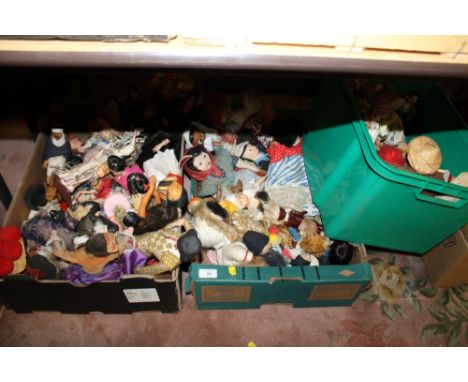 THREE BOXES OF COLLECTABLE VINTAGE DOLLS TO INCLUDE CONTINENTAL AND MATERIAL FACED EXAMPLES 