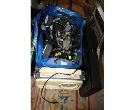 A BAG OF REMOTE CONTROLLED CARS A/F TOGETHER WITH A VINTAGE BUSH RADIO AND A BOSE SPEAKER