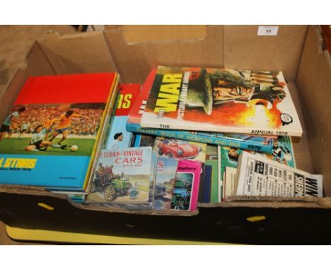 A QUANTITY OF CHILDRENS BOOKS TO INCLUDE EARLY THOMAS THE TANK ENGINE, PIXIE BOOKS, CAMBERWICK GREEN ETC