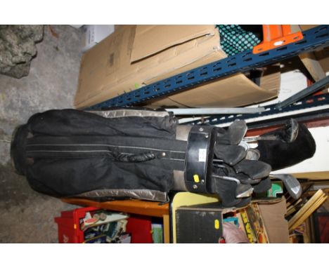 A BAG OF ASSORTED GOLF CLUBS TO INCLUDE DUNLOP ETC