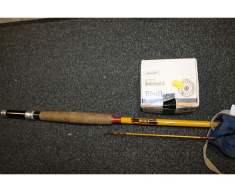 A VINTAGE FLY FISHING ROD AND BOXED REEL 