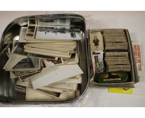 A COLLECTION OF VINTAGE POSTCARDS TOGETHER WITH A COLLECTION OF CIGARETTE CARDS