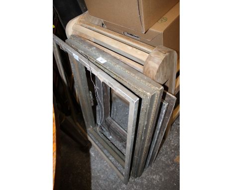 A SELECTION OF VINTAGE PICTURE FRAMES 