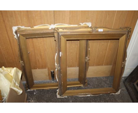 A PAIR OF VINTAGE GILDED PICTURE FRAMES 