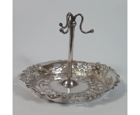 An Edward VII Silver Ring Tree with repoussé and pierced foliate decoration, Chester 1904, Colen Hewer Cheshire, 40 g, 9.5 cm