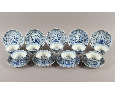 NEUN KOPPCHEN MIT UNTERTASSEN, Porzellan, dichter, unterglasurblauer Dekor, H Koppchen 4,5, Dm UT 12,5, min.best., unterglasu