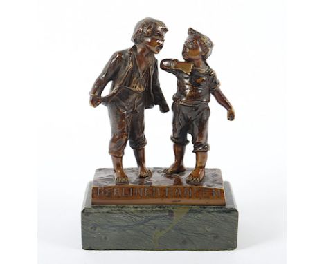 KOWALCZEWSKI, Paul Ludwig (1865-1910), "Berliner Rangen, 1900", Bronze, patiniert, auf grünem Marmorsockel, ca. 15 x 10,5 x 6
