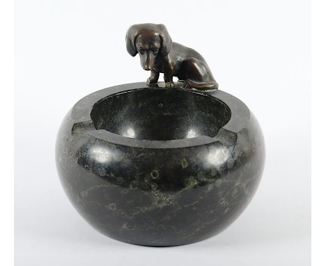 ASCHENBECHER "DACKEL", Marmor, Bronze, Dm 15, deutsch, um 1930 