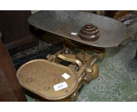 A set of vintage W & T Avery Army issue scales, 1975 issue plate, 37-41-160, with weights