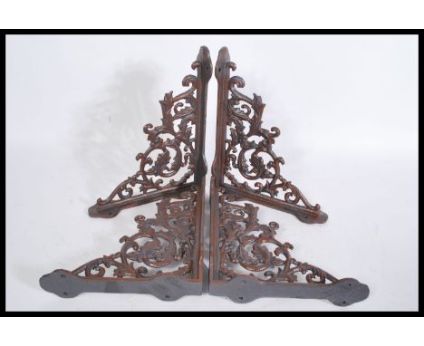 A set of 4x cast iron Victorian style architectural wall / shelf brackets. Each with floral decoration. Measures 29cm high.&n