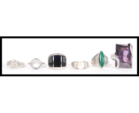 A selection of 925 silver rings to include a ring set with a large rectangular purple stone, a ring set with a green agate st