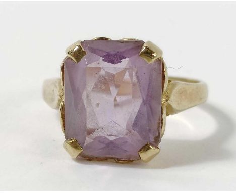 A 9 carat gold amethyst ring, finger size L, 3.2g gross                                                           