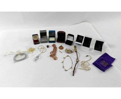 An amethyst ring stamped ‘925’; other jewellery items and some boxes 