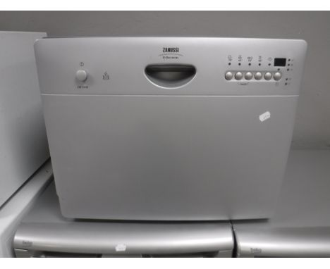 A Zanussi bench top dish washer 