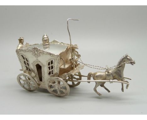 A silver model horse and carriage, import marks for London 1903, 85g 