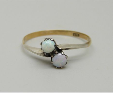 A vintage 9ct gold and opal ring, 0.9g, P 